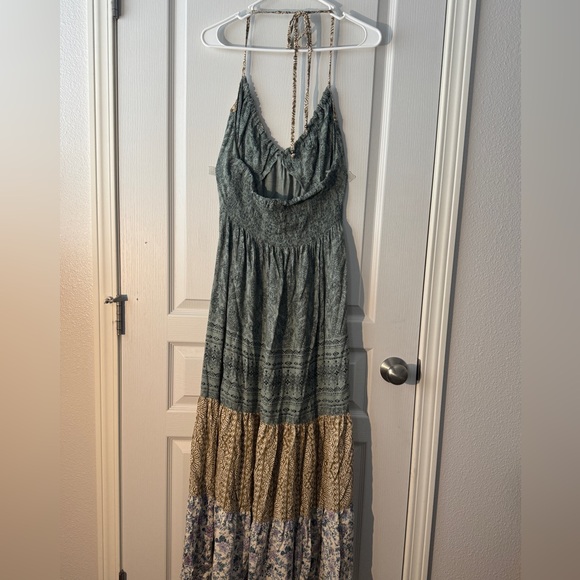 Angie Deep V Lace Trim Halter Maxi Dress Size L- new without tags - Picture 7 of 10